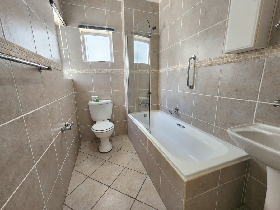 2 Bedroom Property for Sale in Reebok Western Cape